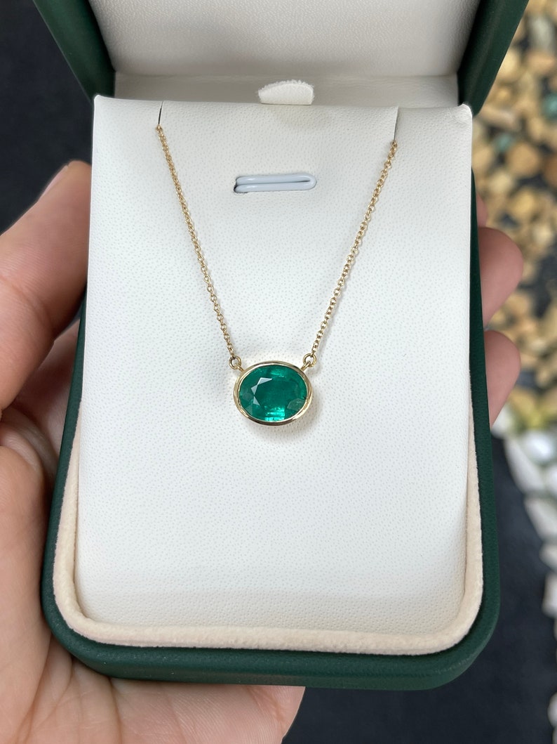Exquisite 14K Gold Necklace Featuring a 3.20ct East-West Oval Emerald in Rich Green