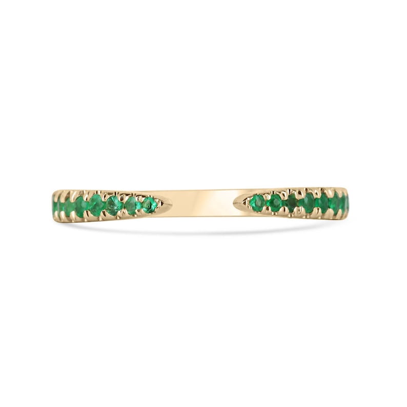Elegant 18K Gold Wedding Band with Custom Round Emerald - 0.40tcw