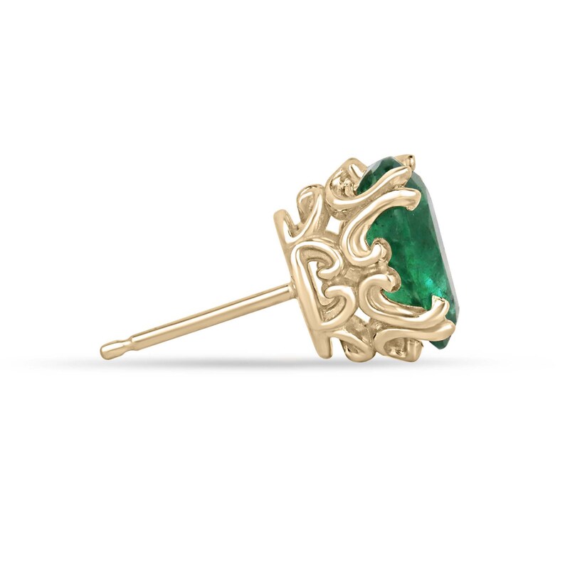 Medium Dark Green Oval Cut Stud Earrings in 14K Gold with Fleur De Lis Floral Design