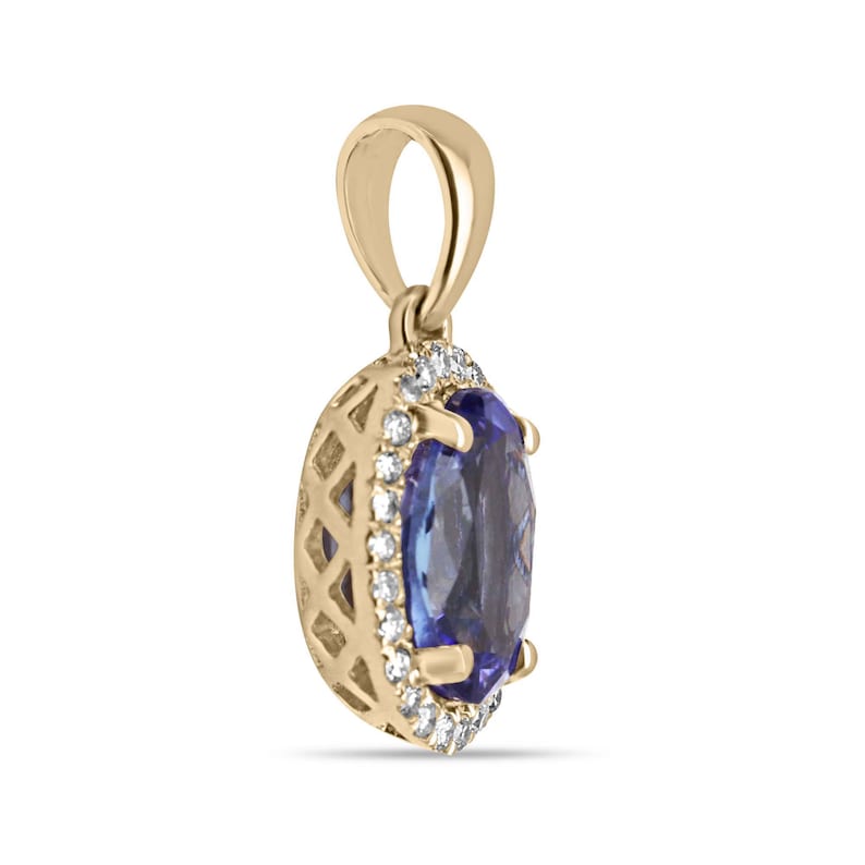 Exquisite 14K Gold Oval Tanzanite & Diamond Pendant Necklace - 70 Carat Total Weight