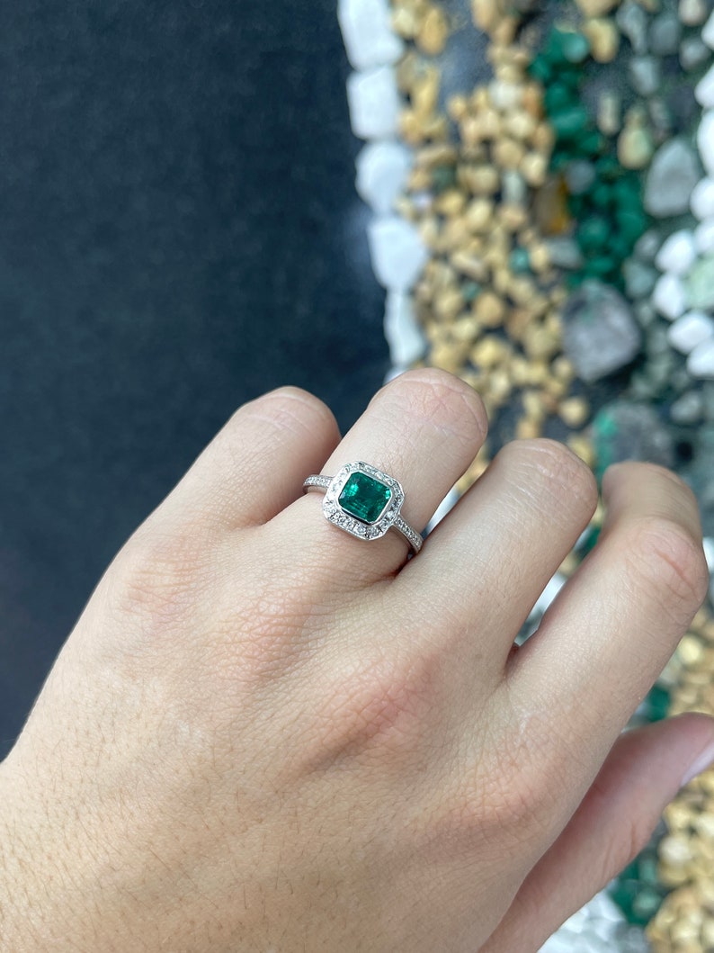 Elegant 18K White Gold 750 Engagement Ring for the Right Hand, Adorned with a 1.45tcw Deep Green Emerald and Diamond Halo