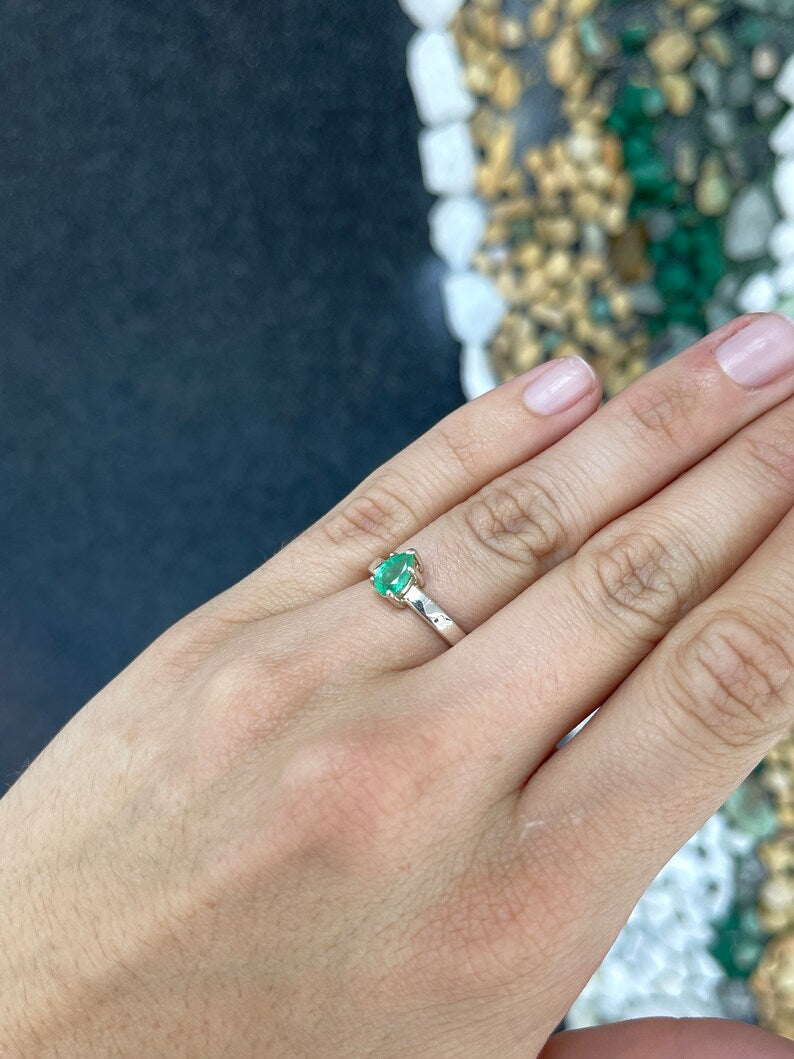 Elegant Sterling Silver Pear Cut Emerald Ring - 0.80 Carat