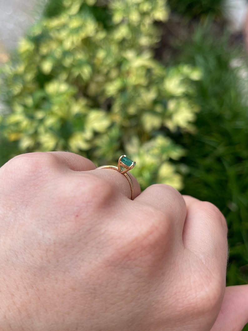 1.30ct 14K 585 Gold Dainty Lush Green Oval Cut Emerald Solitaire 4 Claw Prong Engagement Ring - JR Colombian Emeralds