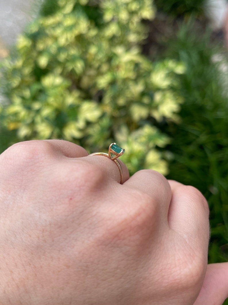 1.30ct 14K 585 Gold Dainty Lush Green Oval Cut Emerald Solitaire 4 Claw Prong Engagement Ring