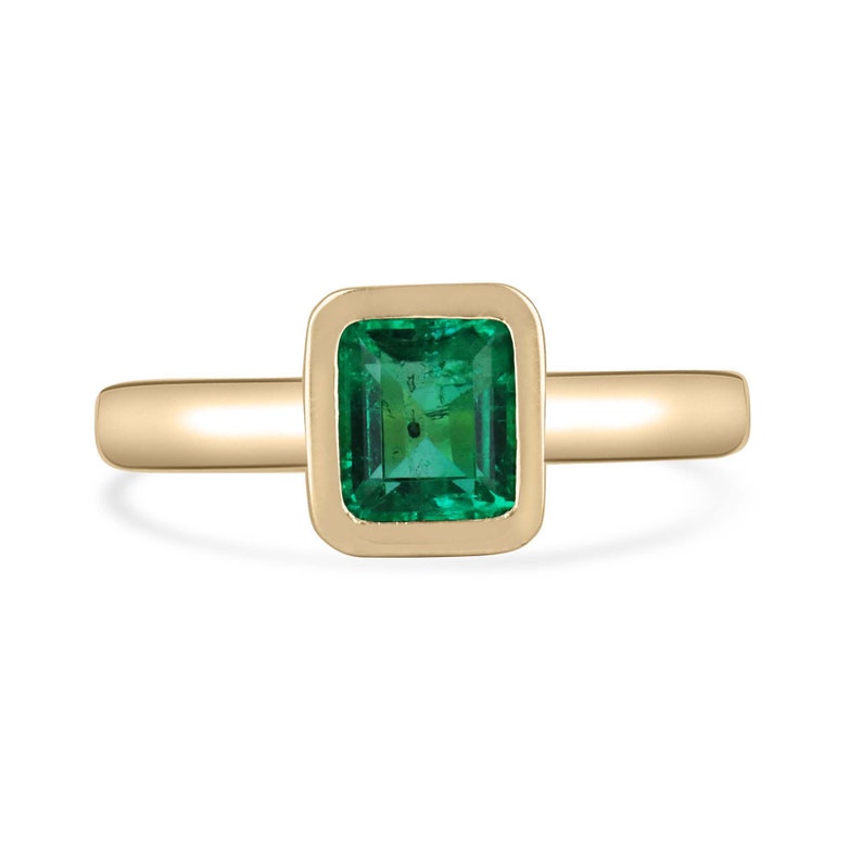 Elegant 14K Gold Solitaire Ring with 30ct Oval Emerald - Perfect for Engagement