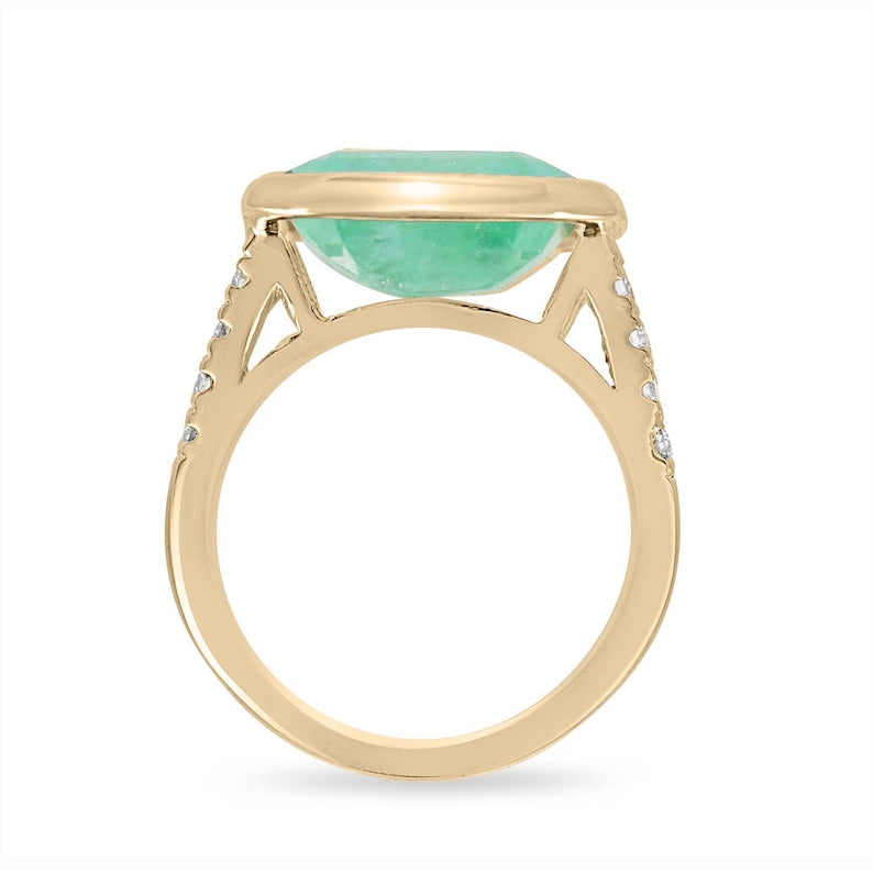 Stunning Large Round Emerald Diamond Ring in 18K Gold - 8.04tcw