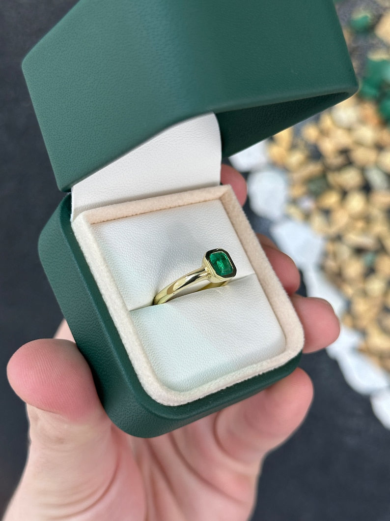 Luxurious 18K Gold Solitaire Ring showcasing a AAA-Grade 0.65ct Vivid Green Emerald for Engagement