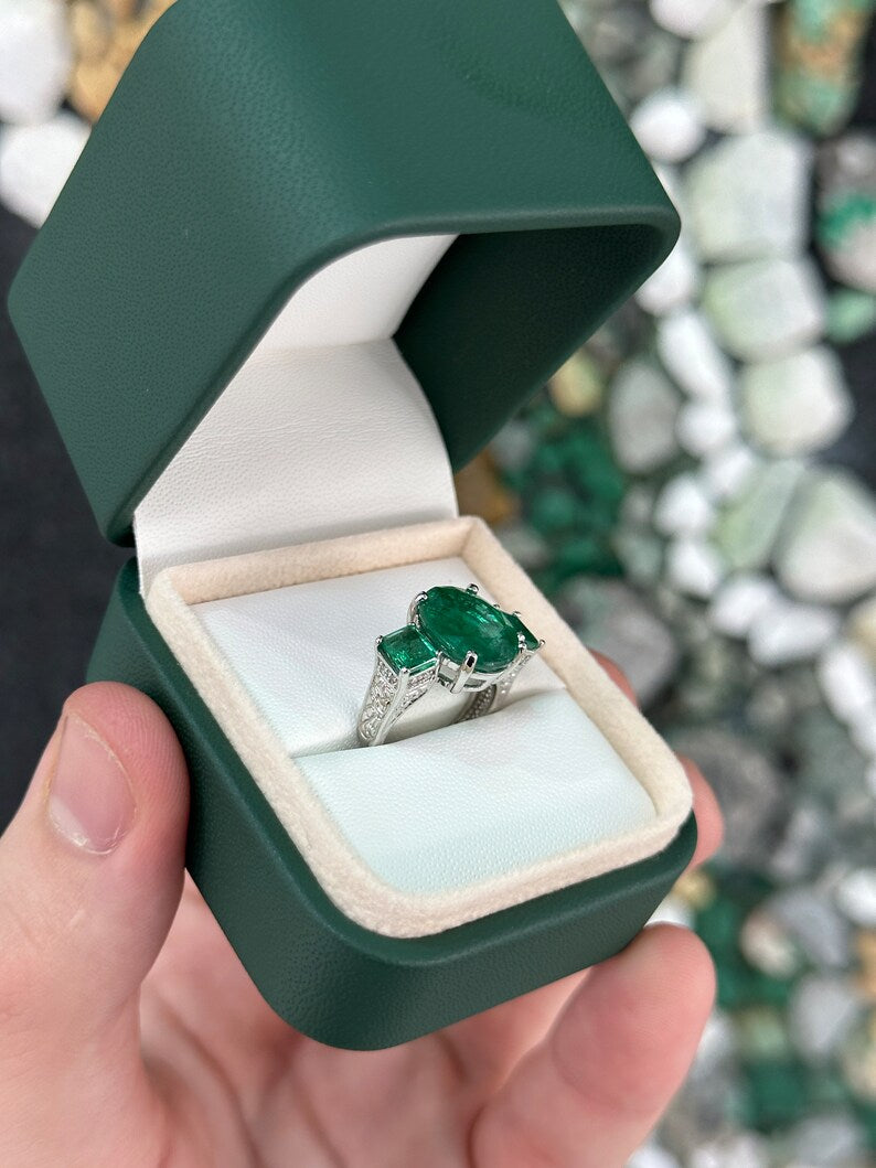 Luxurious 14K Gold Three-Stone Diamond and Oval Emerald Ring - 6.07tcw