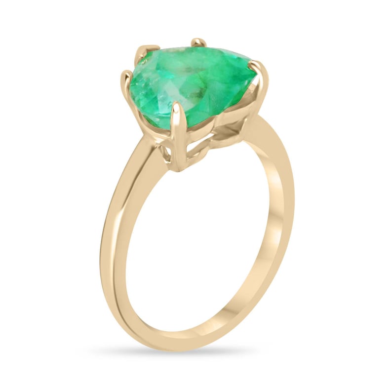750 Gold 5-Prong Solitaire Ring Featuring a Vivid Yellow-Green Hue Heart-Cut Gemstone