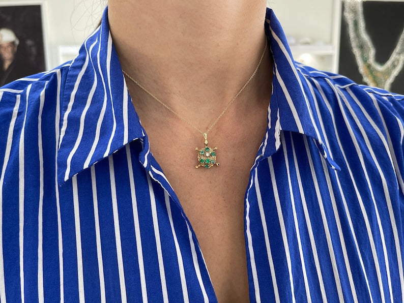 0.64tcw 14K 585 Gold Natural Medium Green Emerald Round Cut Diamond Accent Sea Turtle Pendant Necklace