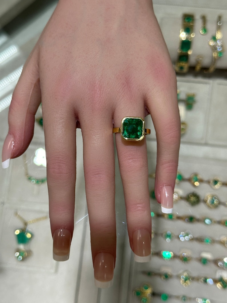 Exquisite Large Asscher Cut Emerald Solitaire Ring in 18K 750 Gold, 6.08ct Dark Green