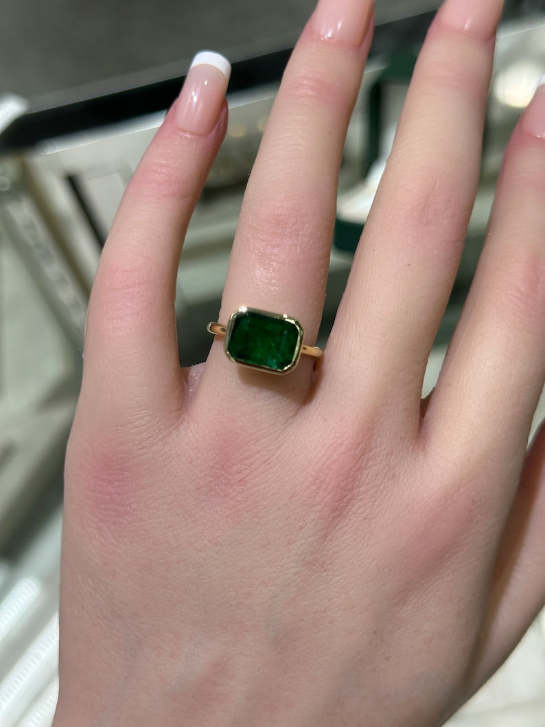 Natural Emerald Beauty: 14K Gold Ring Showcasing a 2.90cts Solitaire in East to West Style