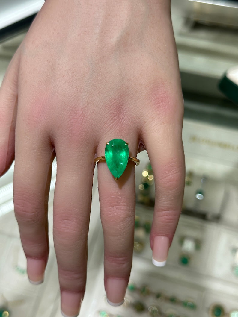 750 Gold Large Pear Cut Emerald Ring with 3-Prong Setting - 6.28 Carats