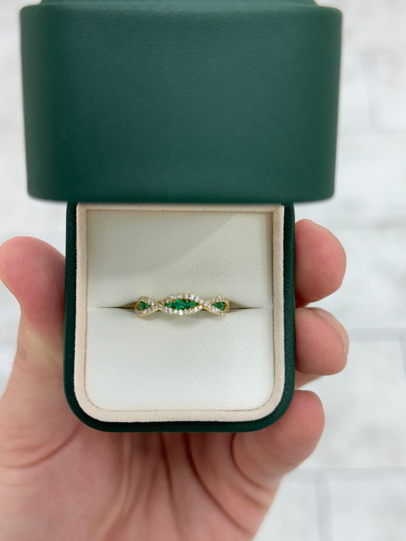 0.65tcw 14K Intertwining Brilliant Round Cut Diamond & Vivid Green Emerald Stacking Band Ring