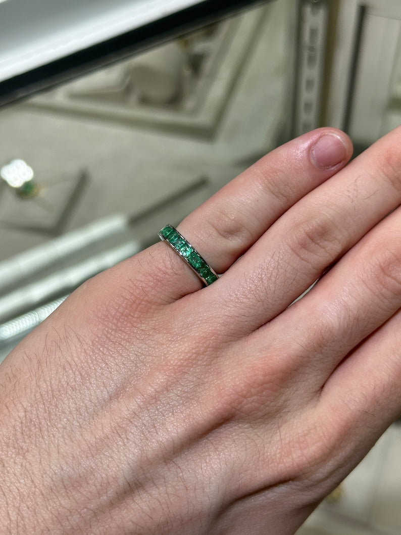 Unisex 18K White Gold Ring Highlighting Medium Green Princess Cut Emeralds - 1.35tcw for Wedding