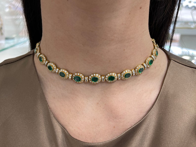 Exquisite Gold Regal Necklace adorned with Vivid Green Emeralds & Brilliant Diamonds