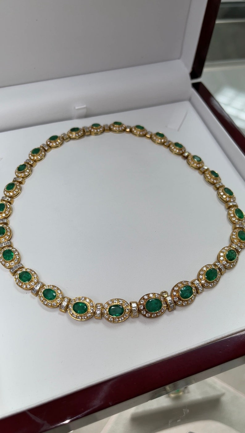 22tcw 18K 750 Gold Regal Rich Vivid Green Oval Cut Emerald & Diamond Choker Necklace - JR Colombian Emeralds