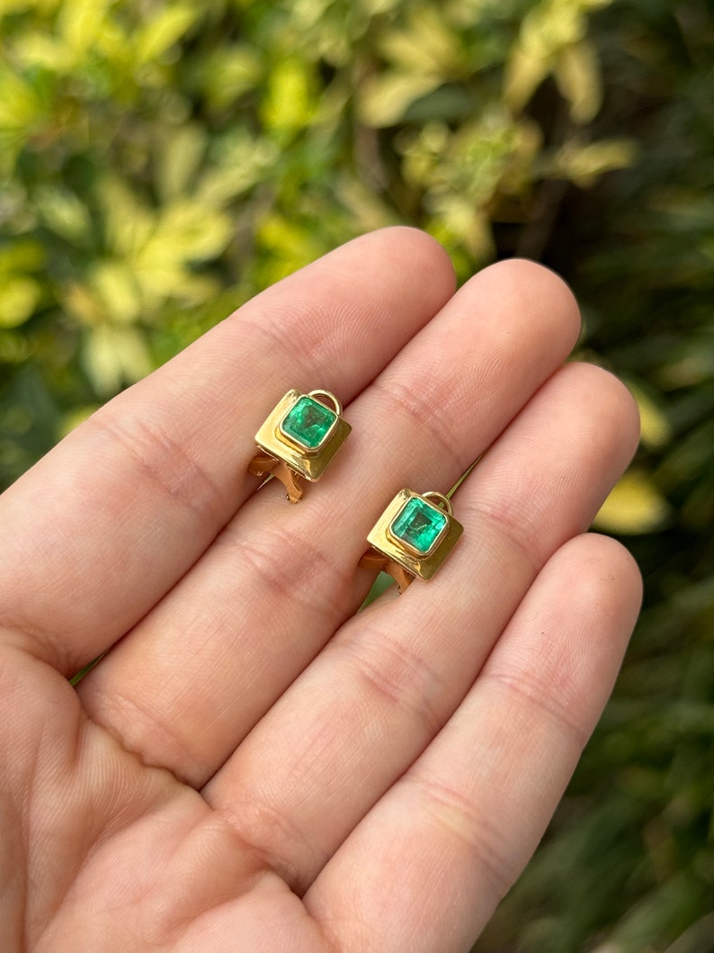 Vibrant Colombian Emerald Stud Earrings: 1.85tcw, 18K Gold, Medium Green Hue