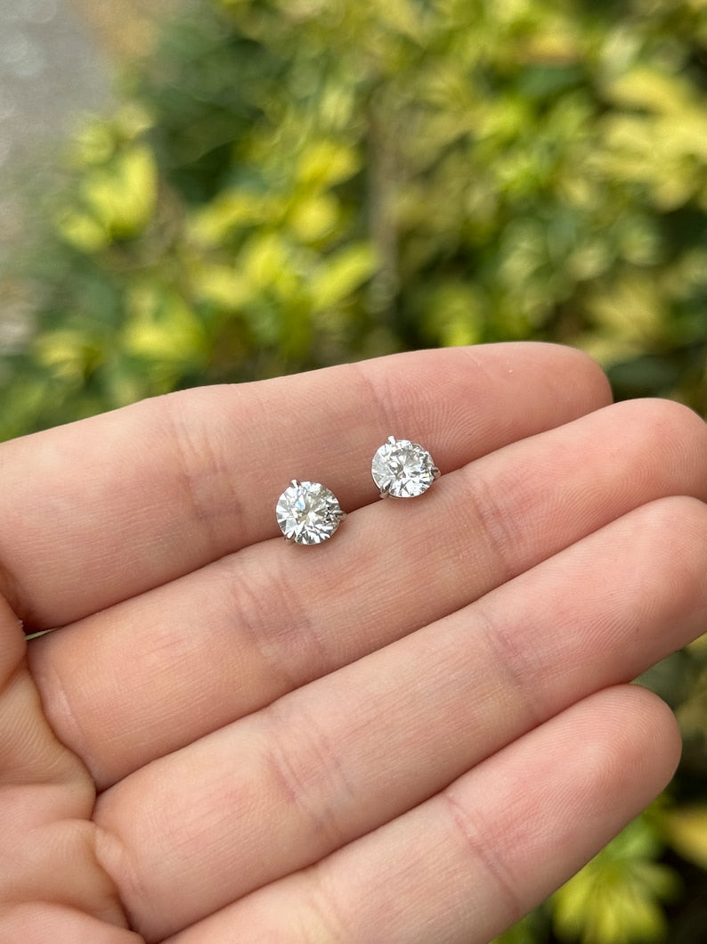 High-Quality 14K Round Cut Diamond Studs - 2.0tcw Lab Grown Elegance