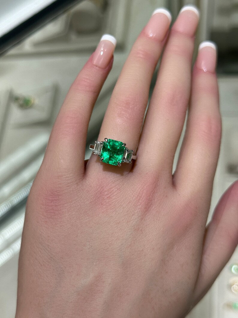 Opulent 18K Ring Colombian Emerald & Diamond Trio, 5.10tcw