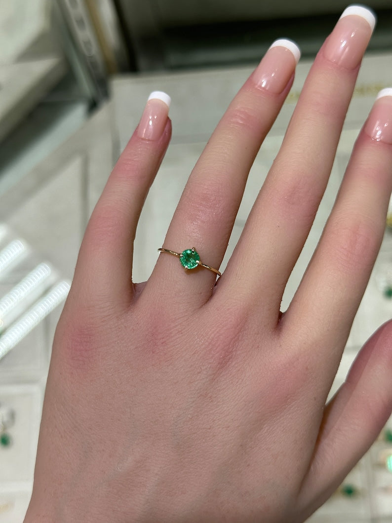 0.55ct Round Emerald in 14K Gold: Timeless Solitaire Design