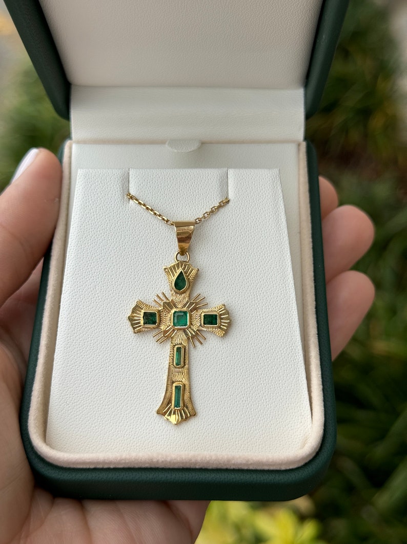 Stunning 18K Gold Necklace with Pre-Colombian Cross and 0.90tcw Emeralds