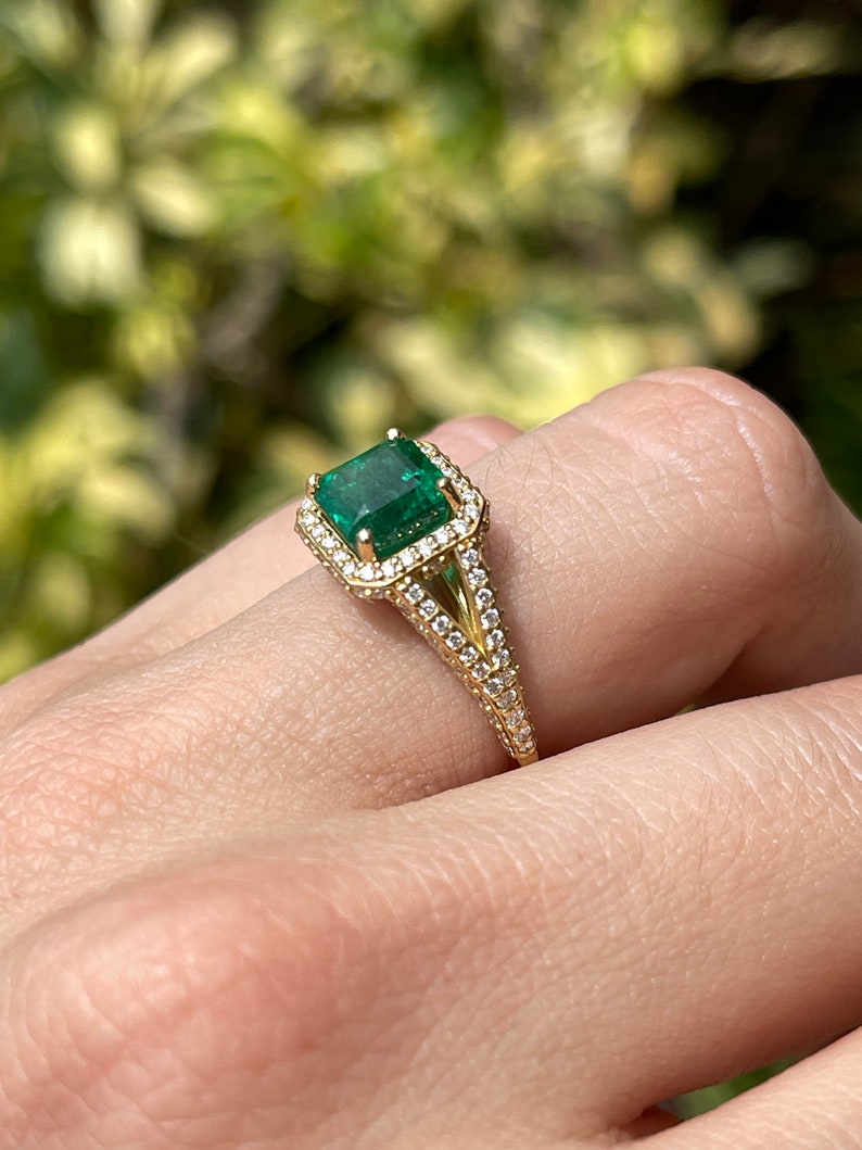 Elegant 2.55tcw Emerald Engagement Ring with Asscher Cut and Diamond Halo in 18K Gold