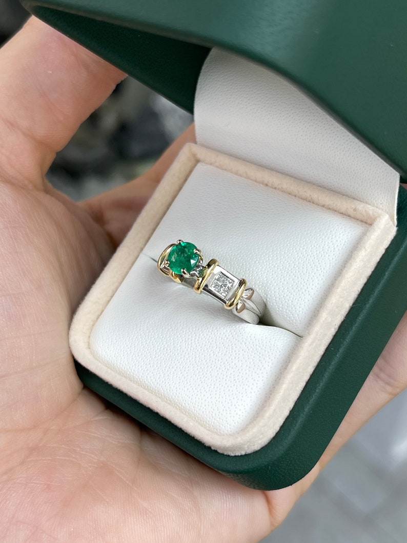 Chic 1.02tcw 18K Gold Ring with Emerald and Princess Cut Diamond Details