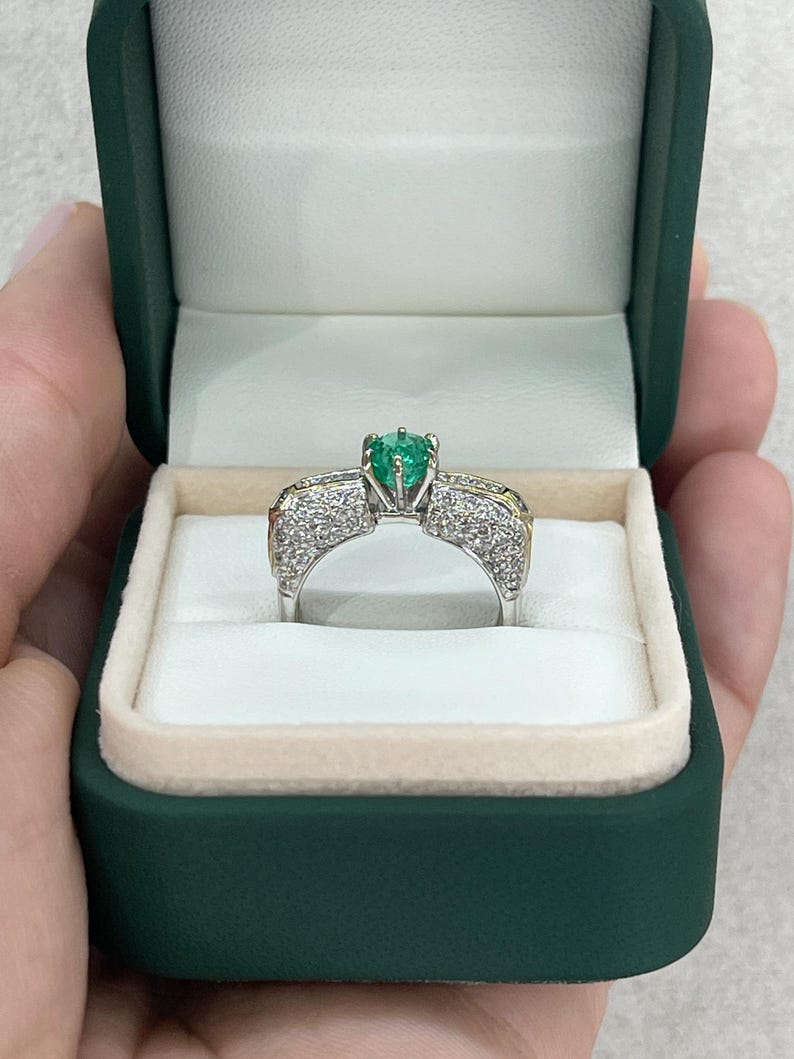 1.85tcw 18K Round Cut Colombian Emerald & Diamond Accent Ring