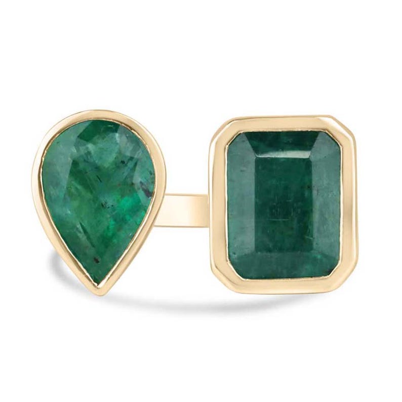 Elegant 18K Gold Toi Et Moi Ring Featuring a Pear-Cut Dark Green Emerald - 8.43TCW