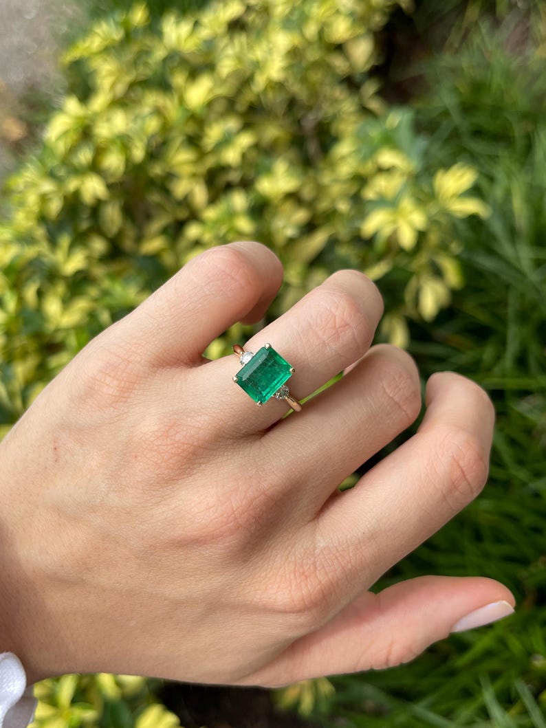 Exquisite 4.27tcw Green Emerald and Diamond Ring in 14K Gold - Perfect for Engagement