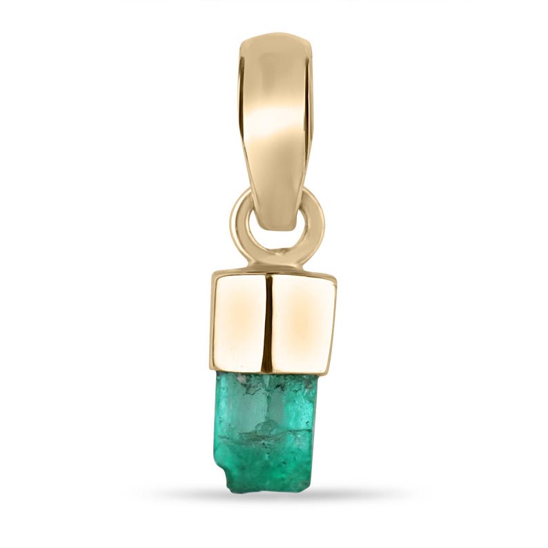 0.92 Carat Colombian Emerald Pendant in Vivid Green, Set in Yellow Gold Rough Crystal