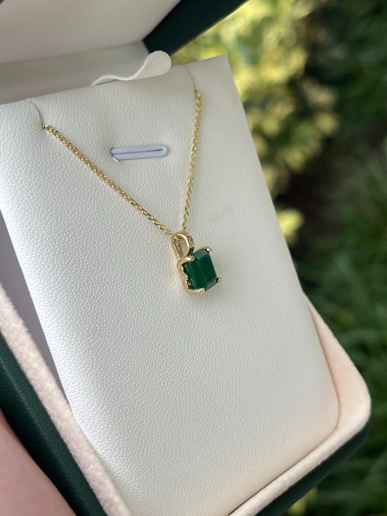 14K Gold Deep Green Emerald Pendant Necklace – 2.0ct Prong Setting