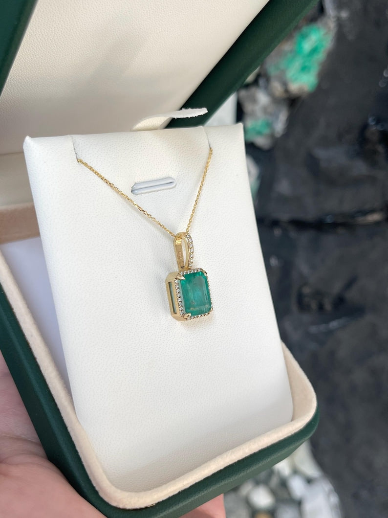 Elegant 14K Gold Pendant Necklace with 1.90ctw Natural Emerald & Diamonds