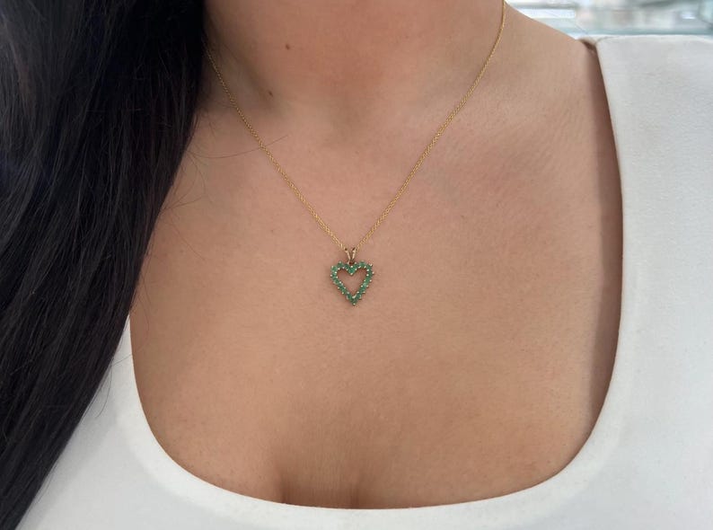 1.0tcw 14K Heart Shaped Emerald Round Cut Pendant Necklace