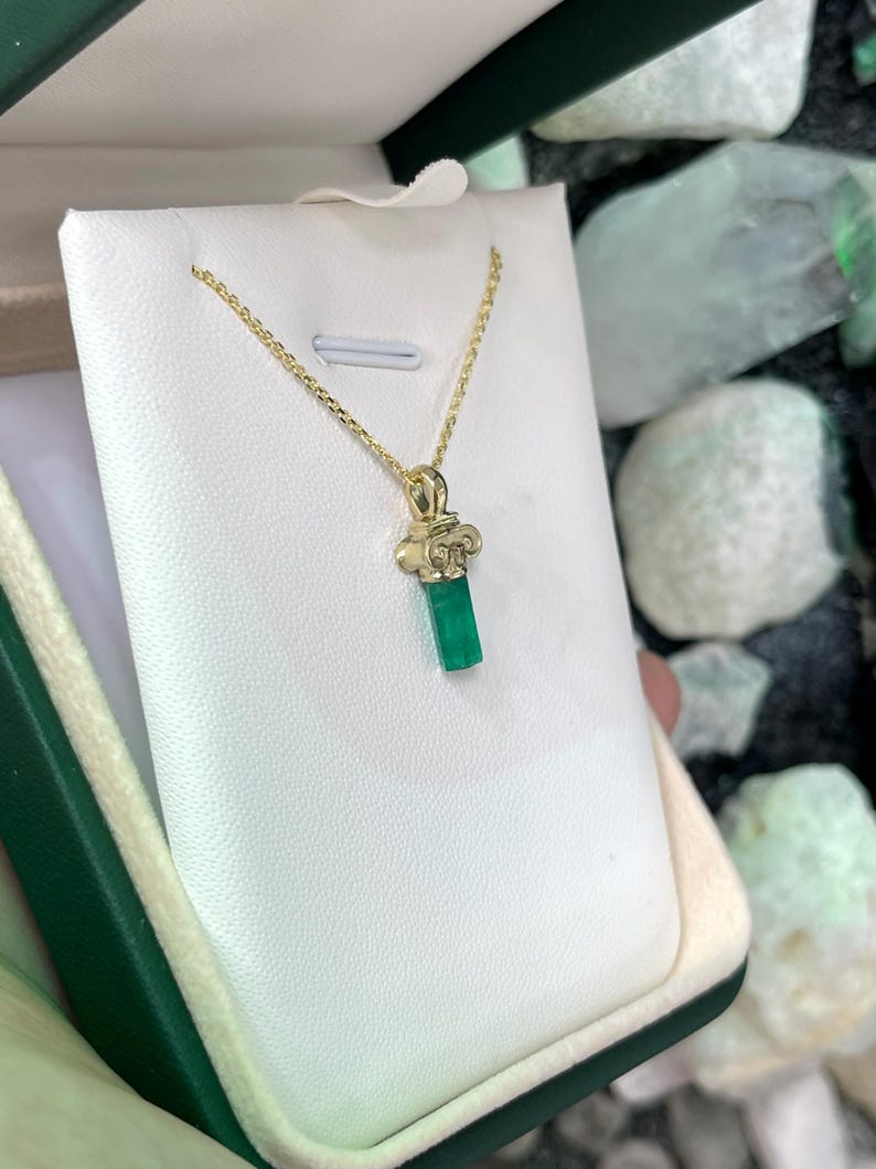 14K Yellow Gold Pendant with 1.06 Carat Vivid Green Colombian Emerald Crystal