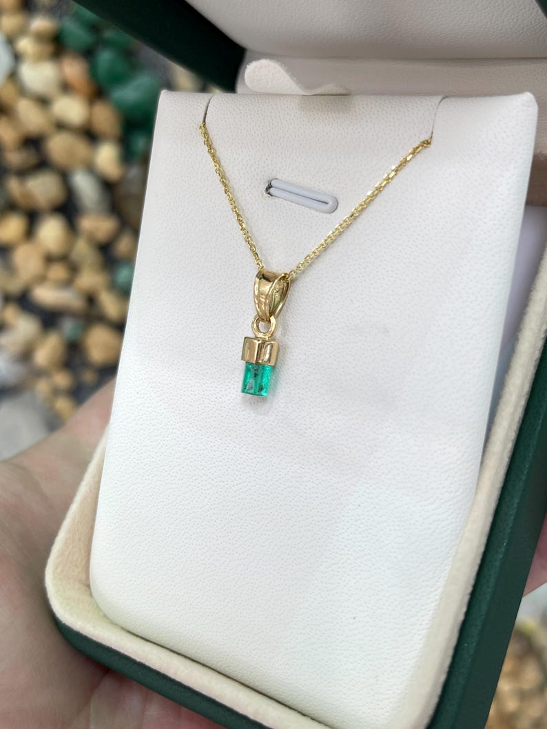 18K Yellow Gold Pendant featuring 1.58 Carat Rough Green Colombian Emerald