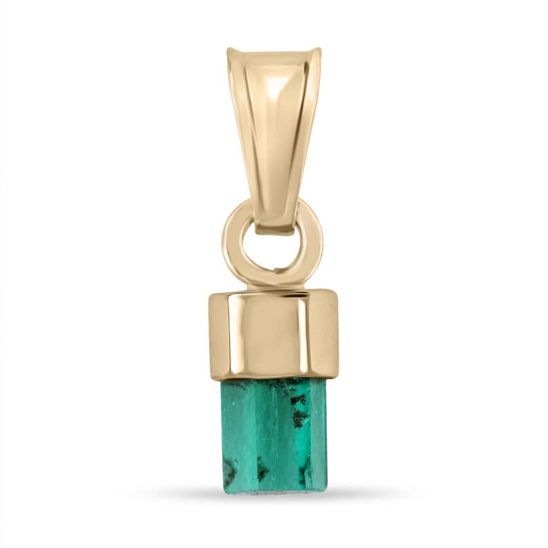 1.58 Carat Colombian Emerald Pendant in Yellow Gold, Vivid Green