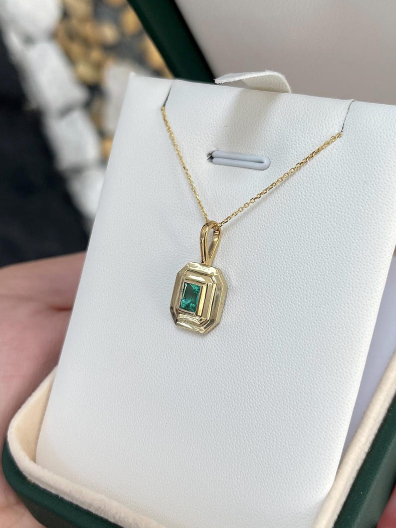 14K Gold 0.70ct Emerald Cut Solitaire Emerald Necklace