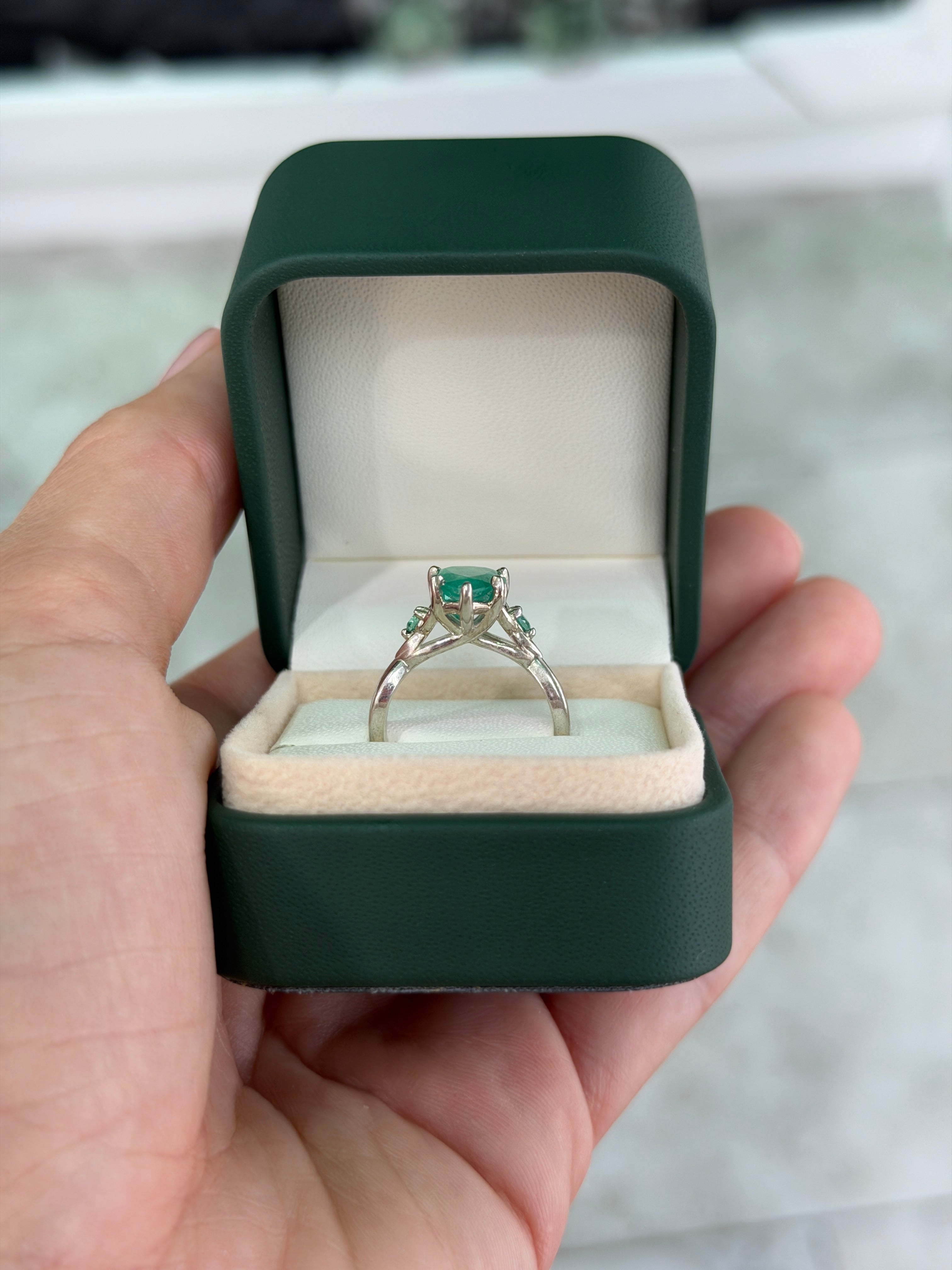 Bague trilogie à trois pierres avec émeraudes colombiennes en forme de poire, 2,32 carats au total, en argent 925