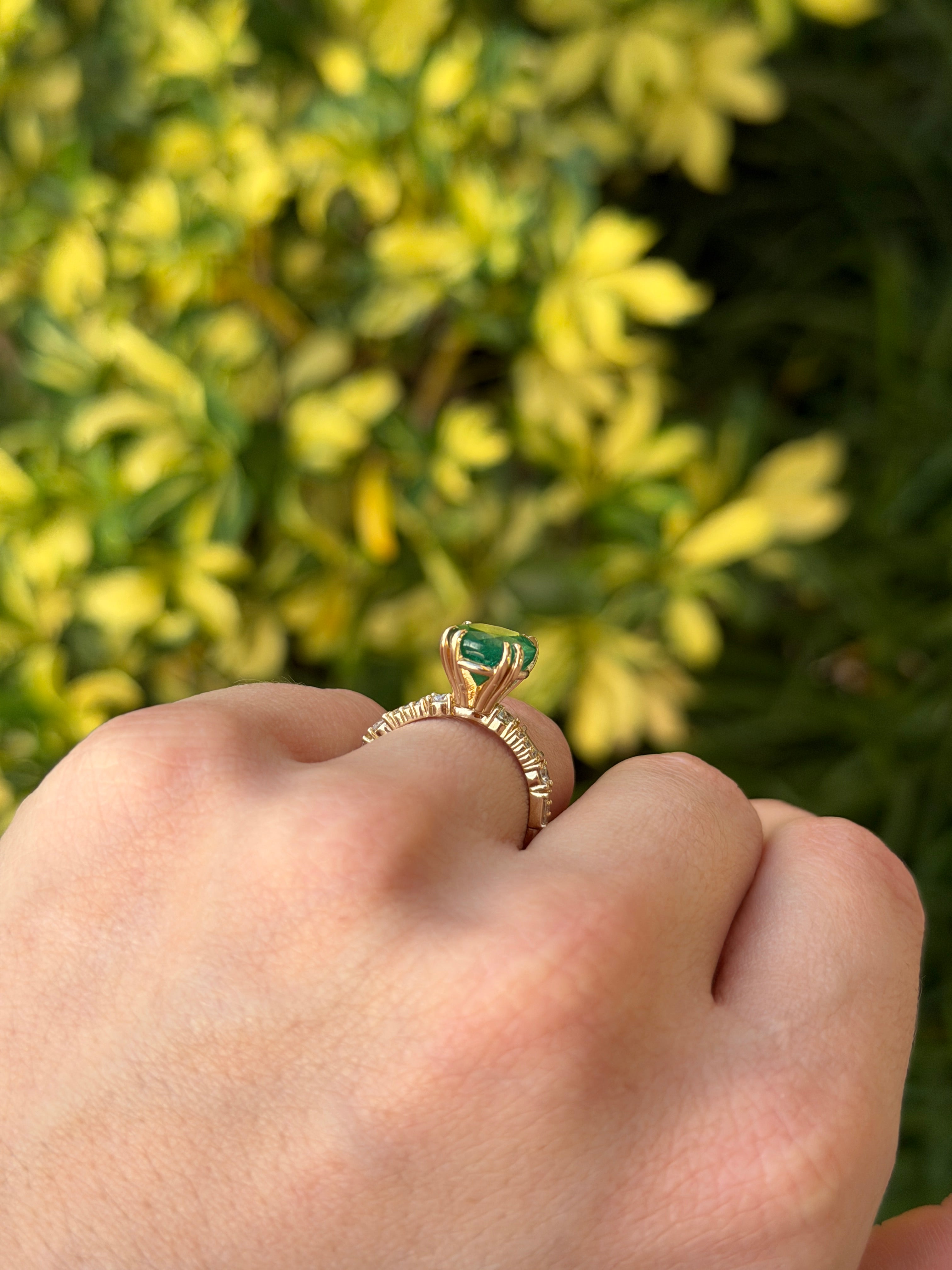 Natural oval emerald and lab diamond accented band in 14K gold by JR Colombian Emeralds, showcasing detailed craftsmanship.