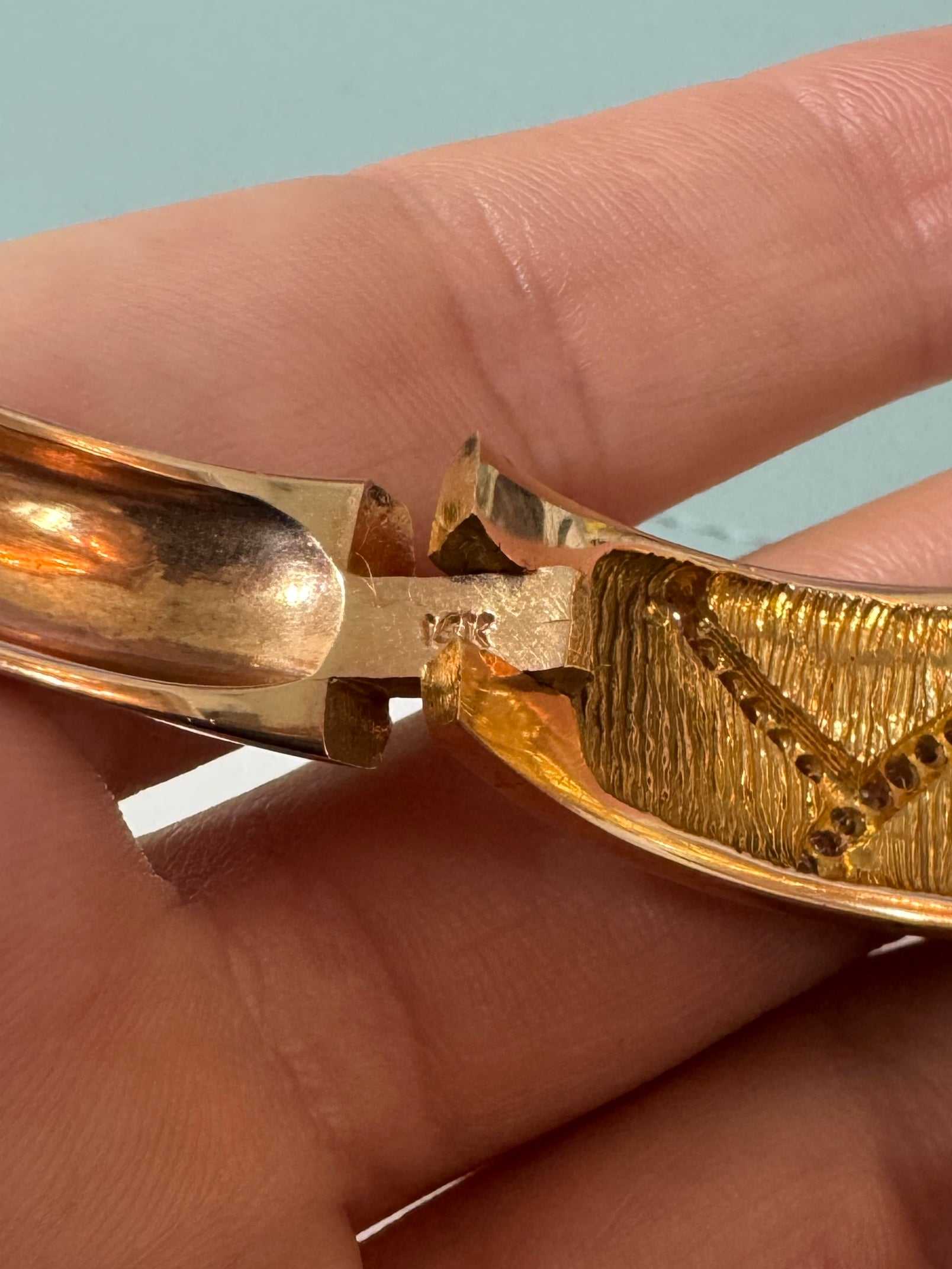 Mother of Pearl & Diamond Rose Gold Bangle 14K - JR Colombian Emeralds