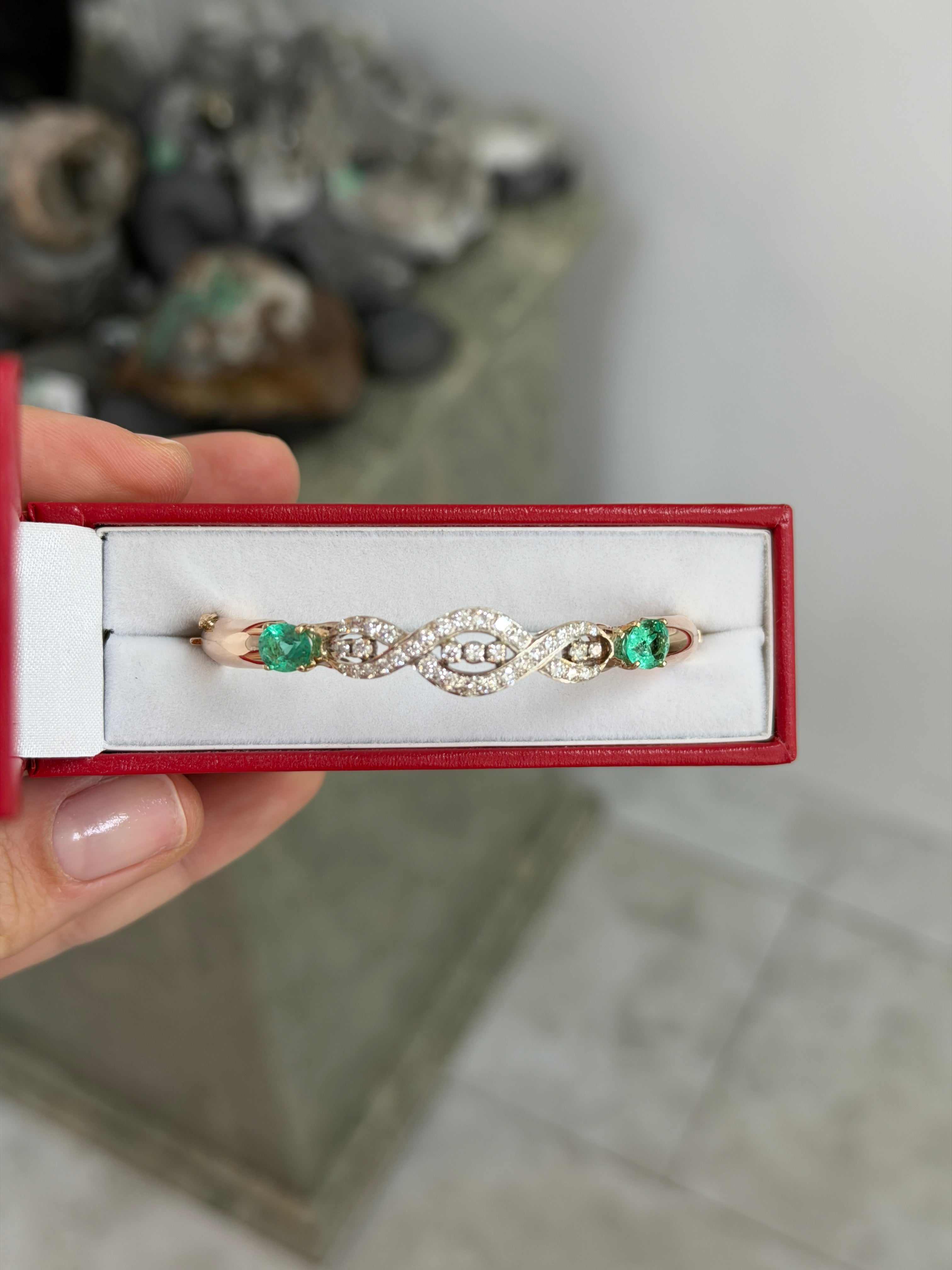 As Seen On Instagram: 2.85tcw Round Diamond & Natural Oval Emerald Ban