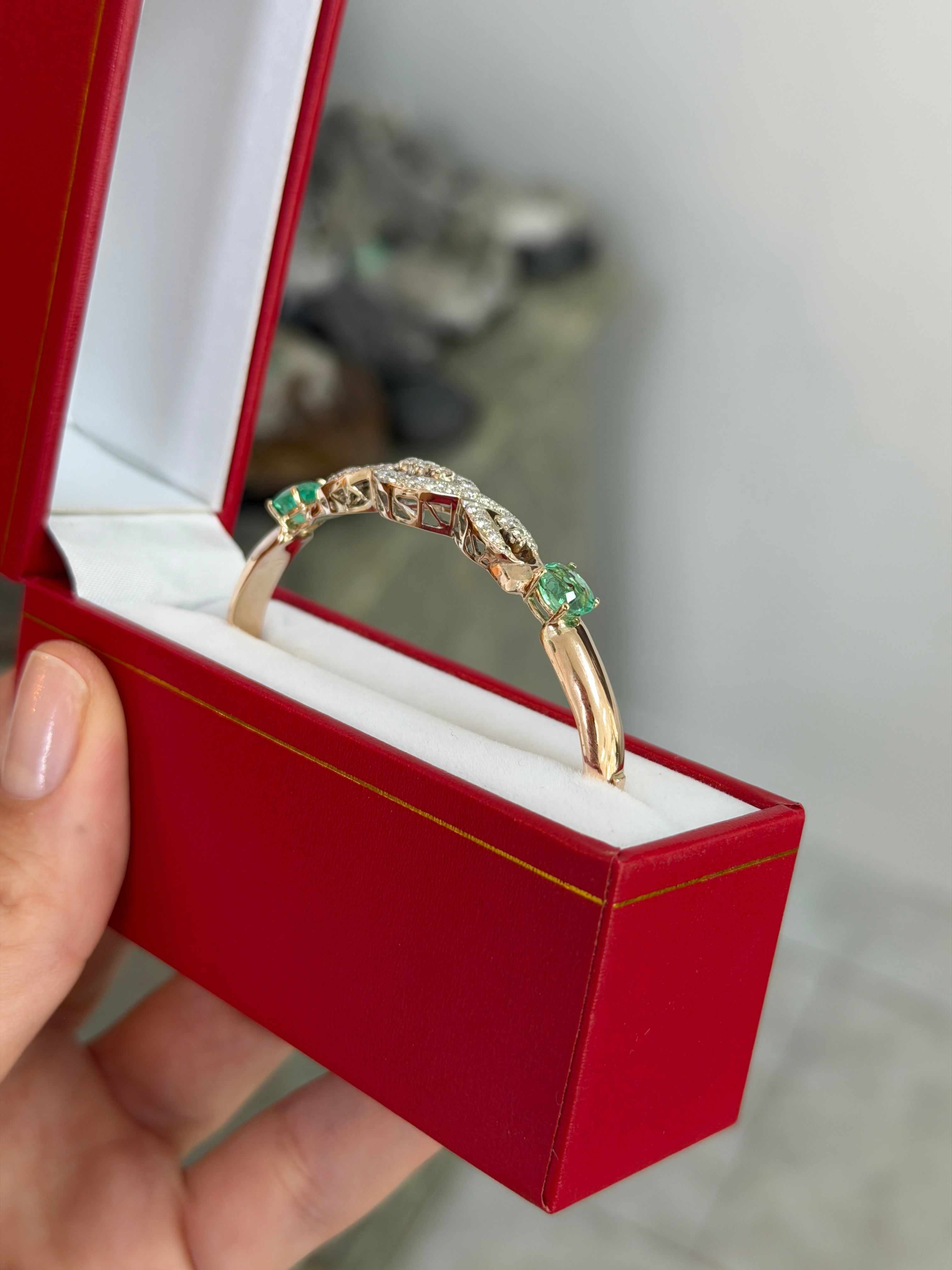 As Seen On Instagram: 2.85tcw Round Diamond & Natural Oval Emerald Ban