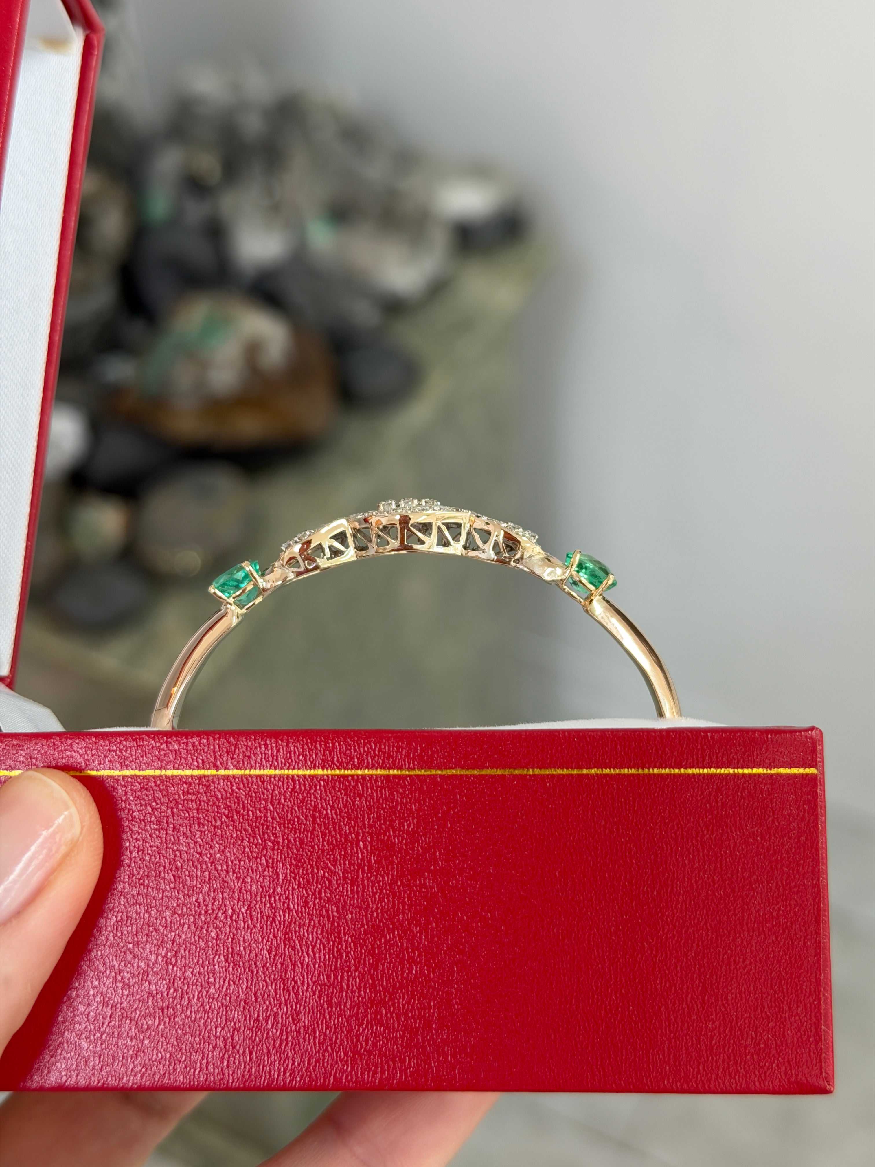 As Seen On Instagram: 2.85tcw Round Diamond & Natural Oval Emerald Ban