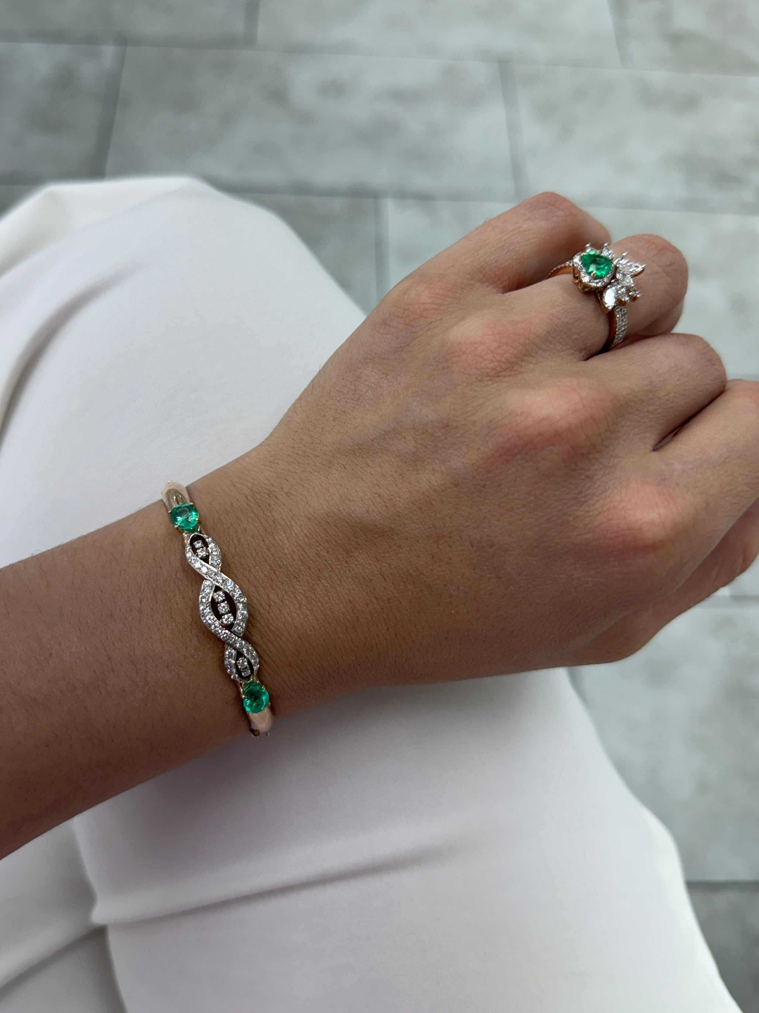 As Seen On Instagram: 2.85tcw Round Diamond & Natural Oval Emerald Ban