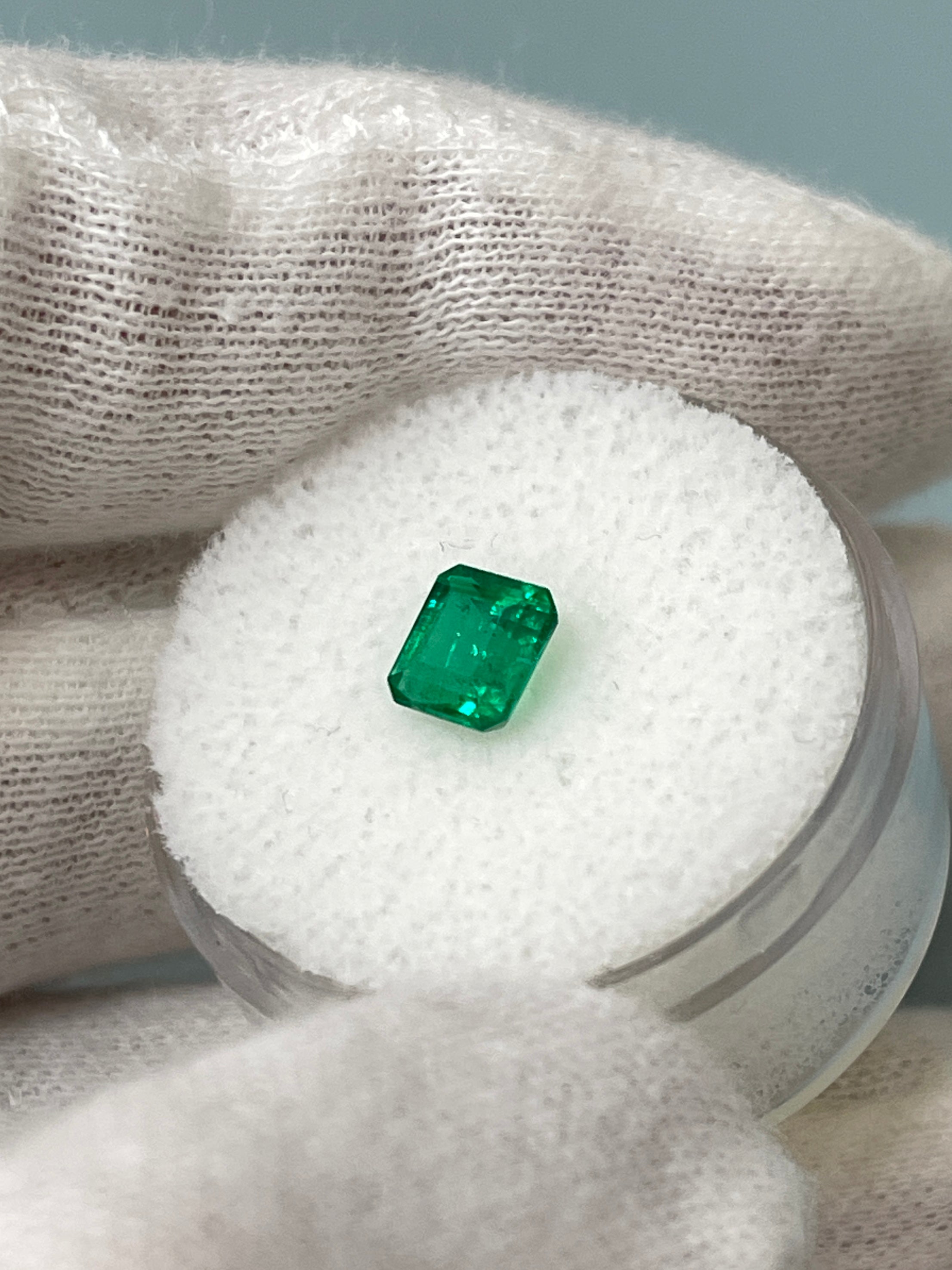 Loose 0.90 carat Colombian emerald in AAA+ quality, Asscher cut with vibrant green color, from JR Colombian Emeralds.