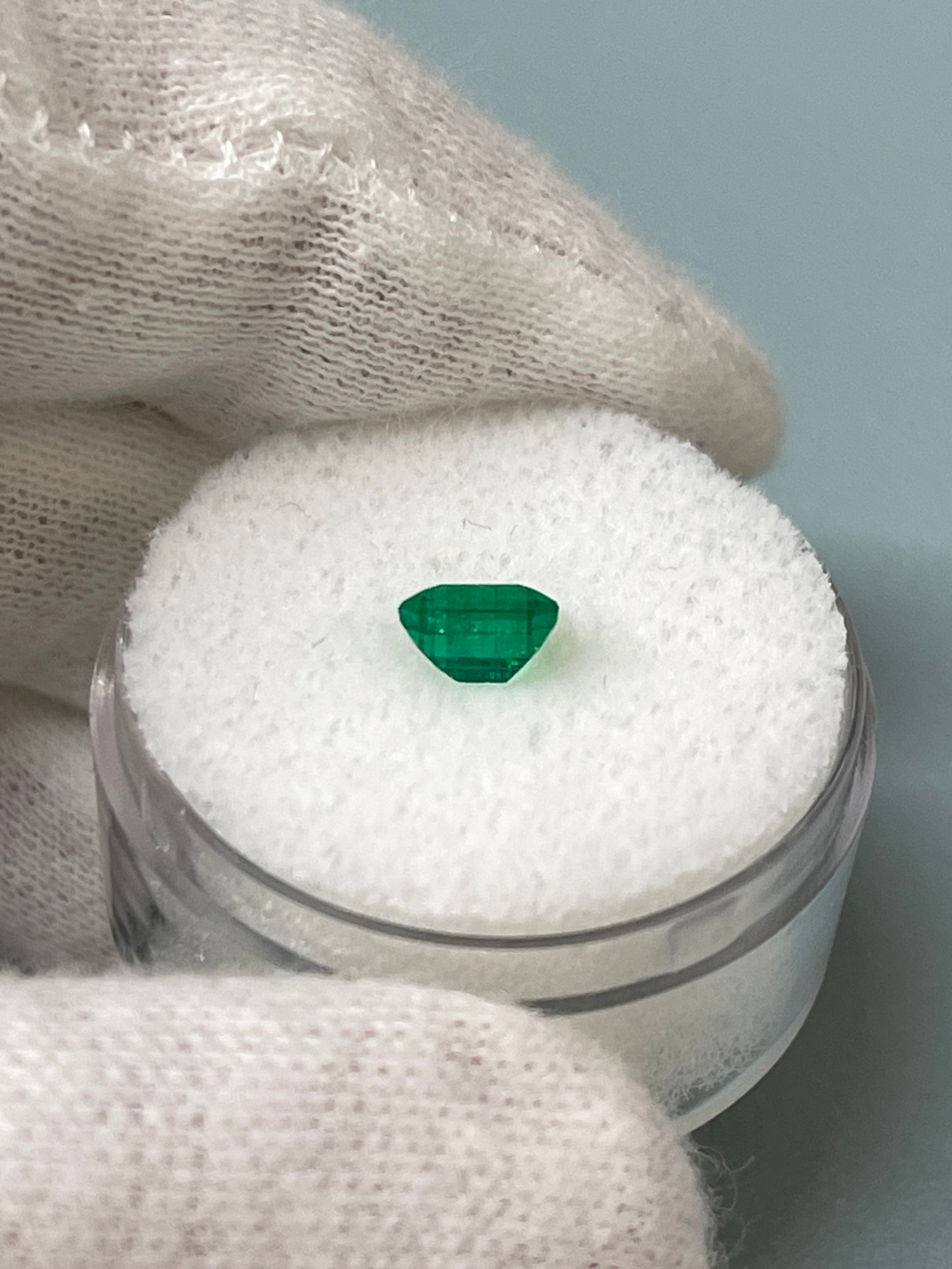 0.90カラット 5.8×5.4 AAA+ 最高級 ルース コロンビア産エメラルド - アッシャーカット - JR コロンビア産エメラルド