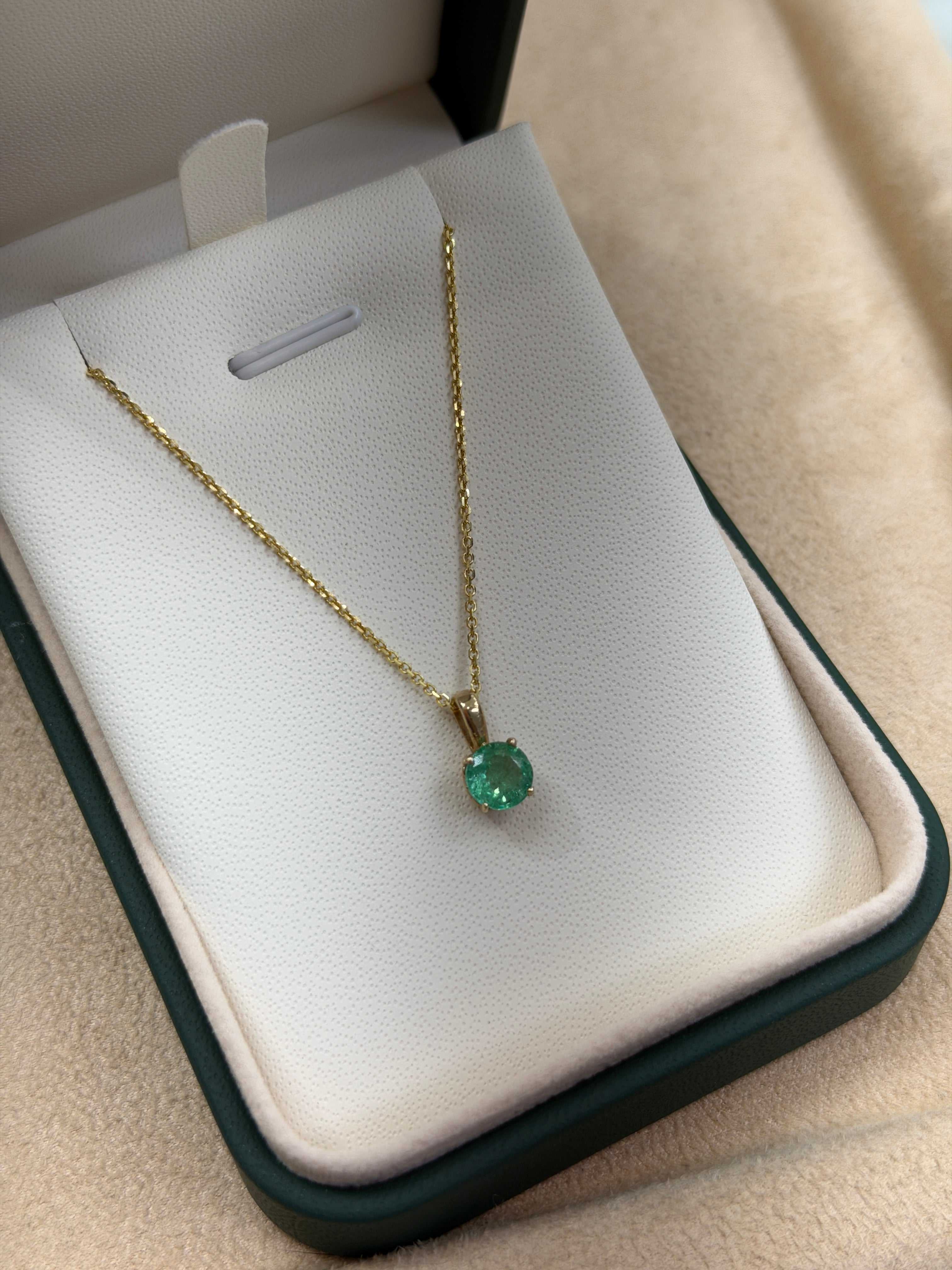 0.90 Carat Round Emerald Four Prong Necklace - JR Colombian Emeralds