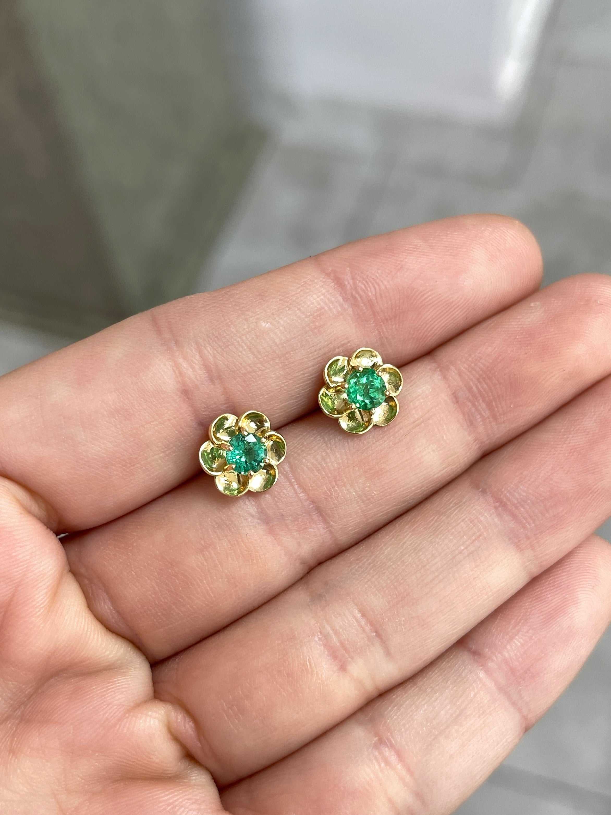 IG EXCLUSIVE Floral Emerald Stud Solitaire Earring 14K - JR Colombian Emeralds